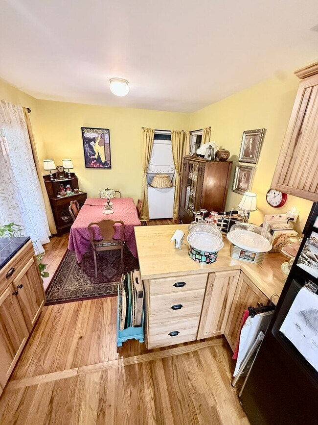 Building Photo - 130-140 Marion Dr