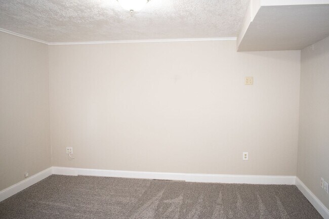 Building Photo - Cozy 1 Bedroom with 2 stall garage