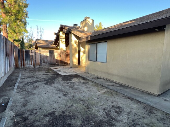 Building Photo - Southwest Bakersfield