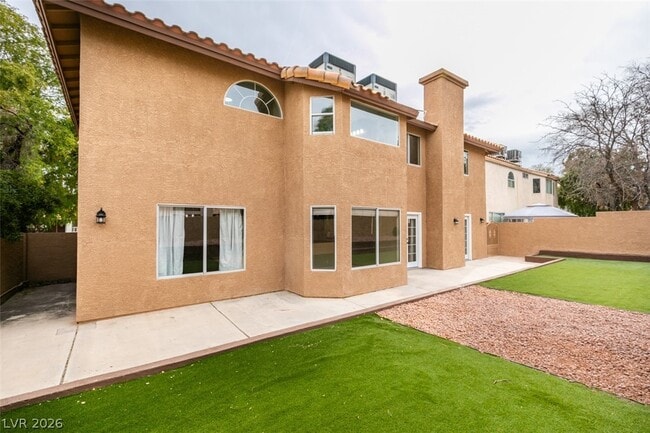 Building Photo - 821 Long Branch Dr