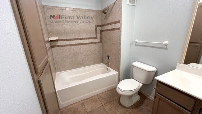 Building Photo - 1 Bedroom, 1 Bath