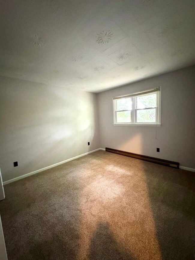 Building Photo - Townhouse for Rent in Broadway