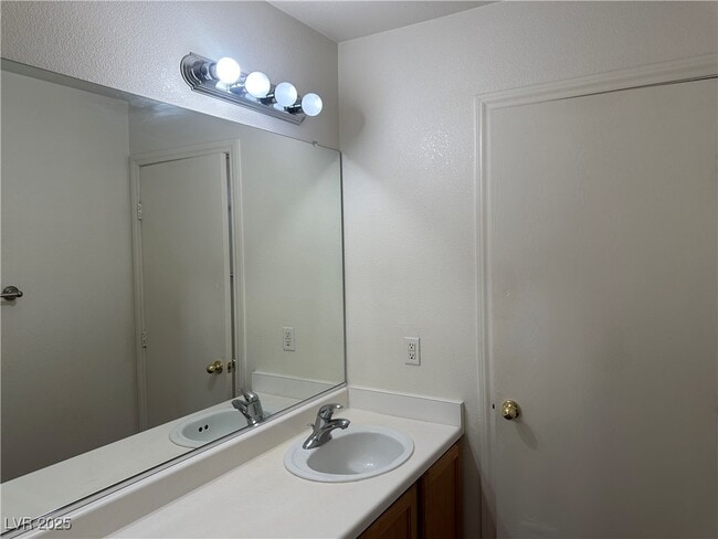 Primary Photo - 9558 Grapeland Ave