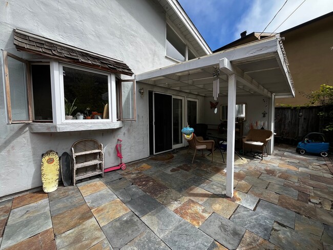 Building Photo - Beautiful and spacious 2 Bedroom, 1.5 Bathroom Located in Rio Del Mar, close to the beach and Apt...