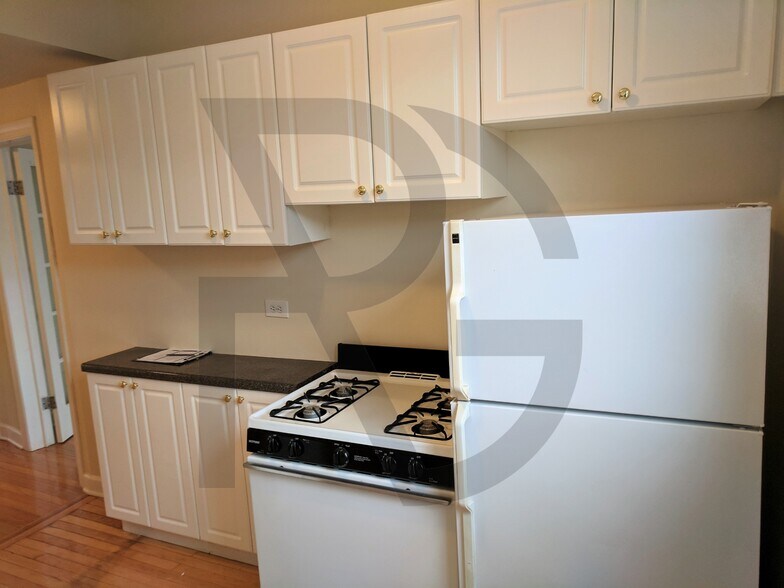 Building Photo - 540 W Aldine Ave