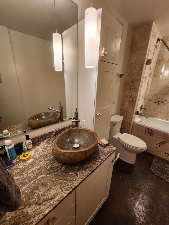 Building Photo - Downtown Saint Paul DREAM Loft-  Close to work, coffee, bars, restaurants, and light rail