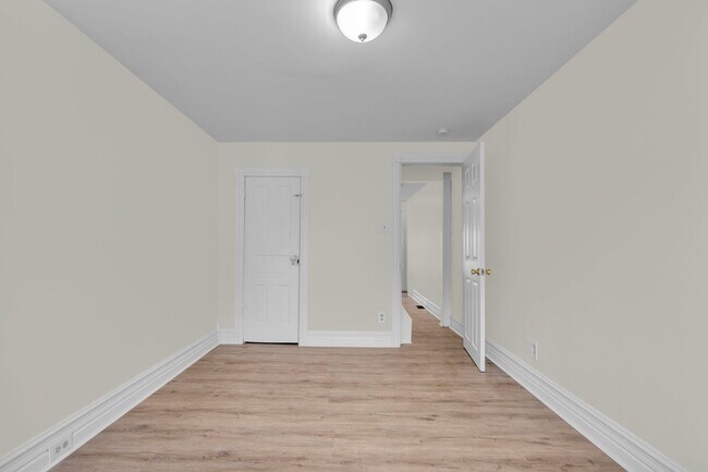 Building Photo - 212 N Peach St
