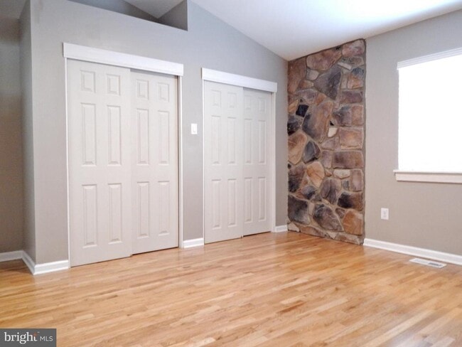 Building Photo - 101 Sarahs Ln