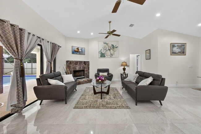 Building Photo - 798 Blueberry Dr