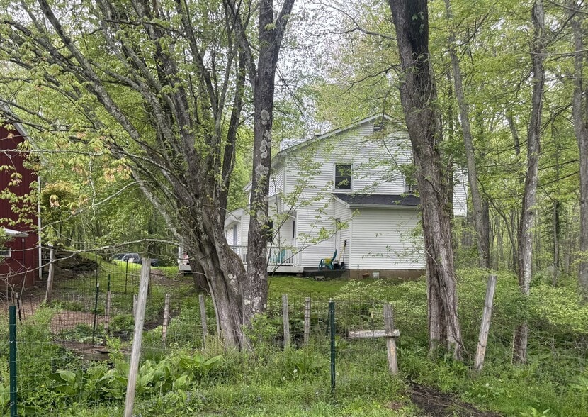Building Photo - 76 Tamarack Rd