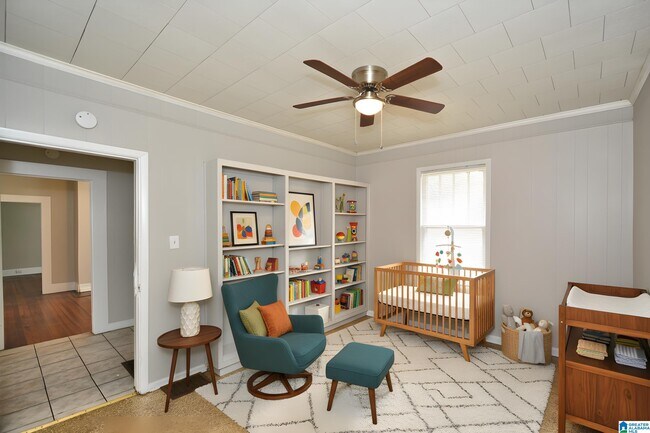 Building Photo - 525 53rd St Ens