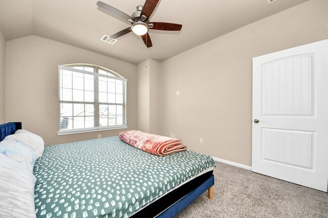 Building Photo - 29482 Westhope Dr