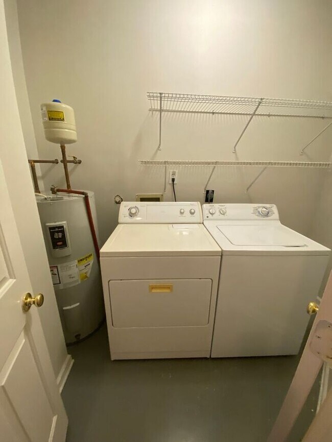 Building Photo - 3 miles to Wrightsville Beach! 1 Block from Mayfair Shopping! Ground unit, 2BR,2 baths, Leeward V...