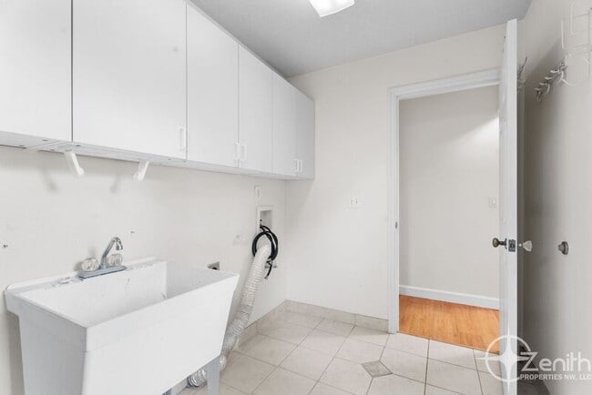 Building Photo - 8611 SE Patterson Pl