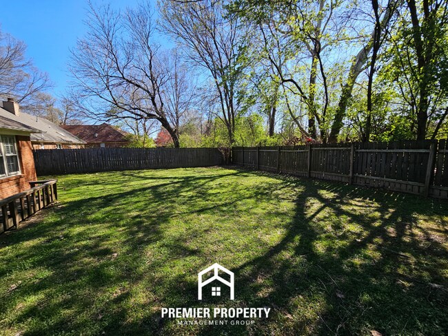 Building Photo - Spacious 3BR/2BA Home in 38115 | Vaulted Ceilings, 2-Car Garage & Back Deck