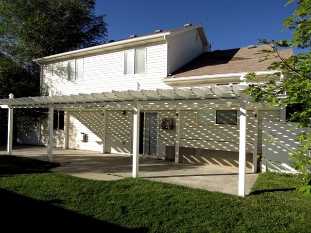 Building Photo - 5878 Impressions Dr