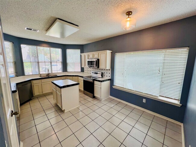 Building Photo - 16079 Hidden Acres Dr