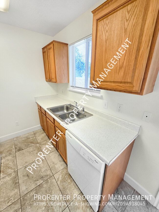 Building Photo - 551 S 375 W