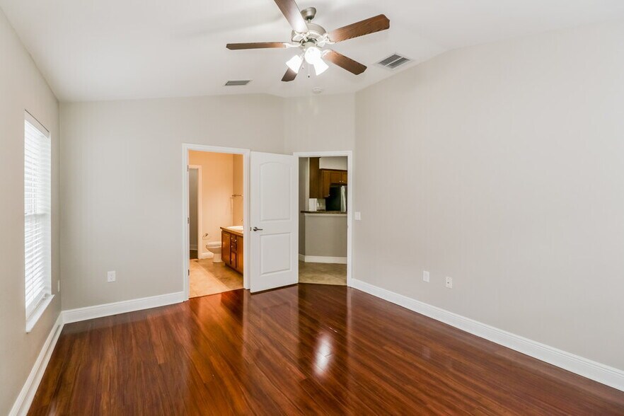 Building Photo - 18525 Dajana Ave