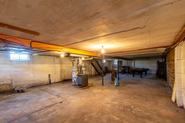 Building Photo - 810 W Jackson St