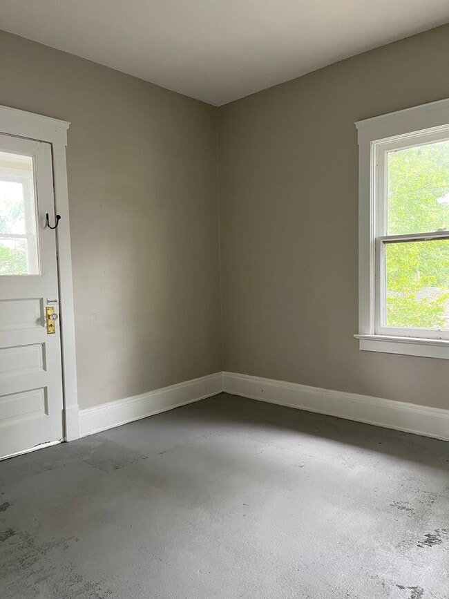 Building Photo - Section 8 Welcomed! Charming 3-bedroom hom...