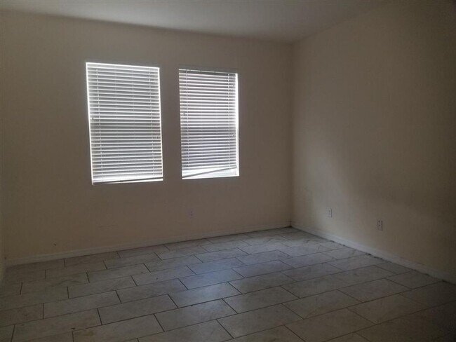 Building Photo - Move in Ready Home in Great Location