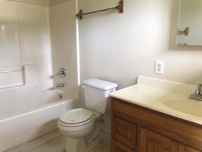 Building Photo - 15-2028-2028 15th Ave