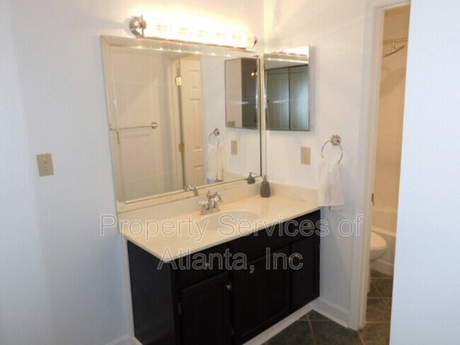 Building Photo - 4115 Pine Heights Dr NE