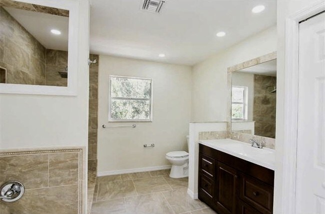 Building Photo - 7261 Captiva Blvd