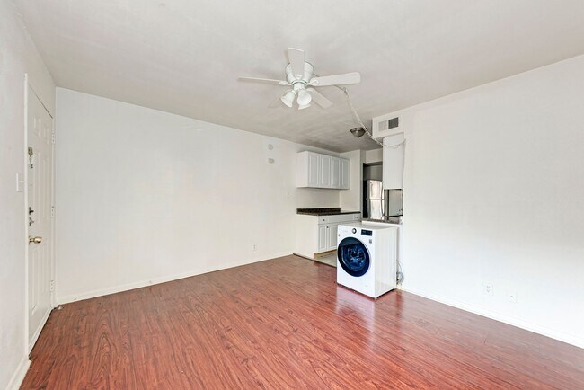 Building Photo - Cute, bungalow type living.  Tree covered lot with 9 units in complex