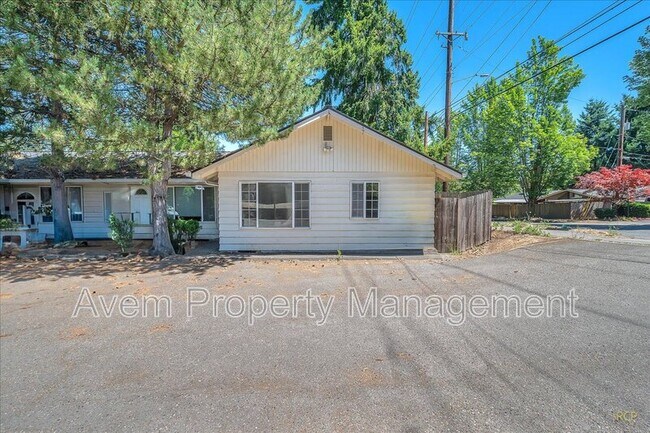 Primary Photo - 12975 SW Allen Blvd