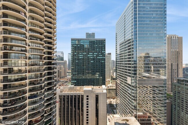 Building Photo - 300 N State St