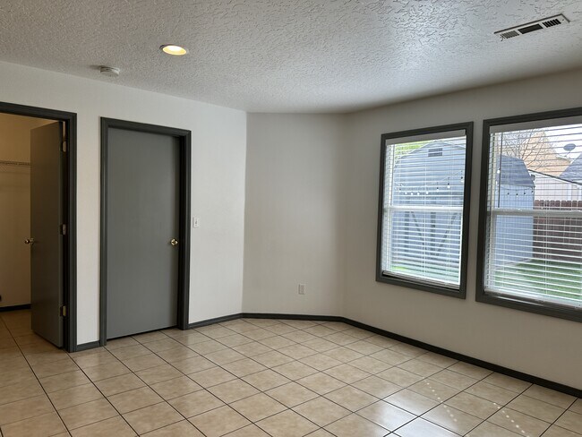 Building Photo - 3416 Parktrail Ct