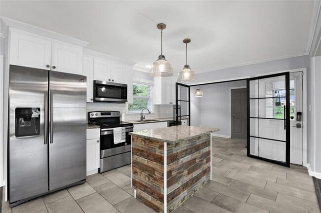 Building Photo - 2663 Forrest Rd