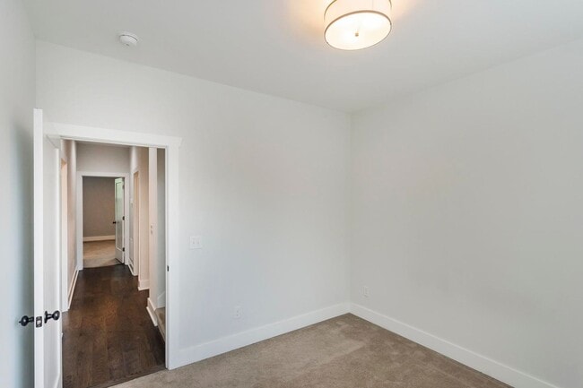 Building Photo - 708 Tral St