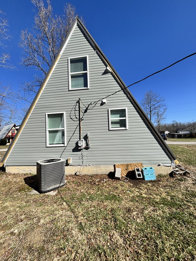 Building Photo - 43 Swiss Dr