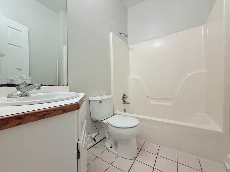 Building Photo - 1010 Dauphin St