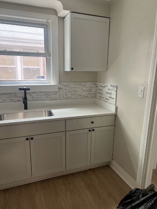 Building Photo - 3-Bedroom Gem on Indiana St with Spacious ...