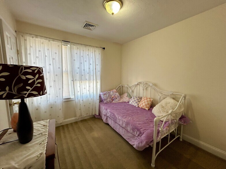 Bedroom 3 - 407 Main St