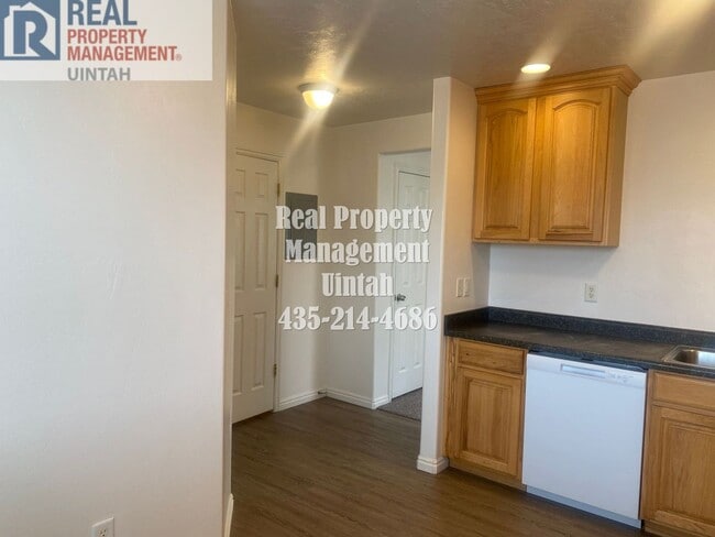 Building Photo - Beautiful Twin Home for Rent!