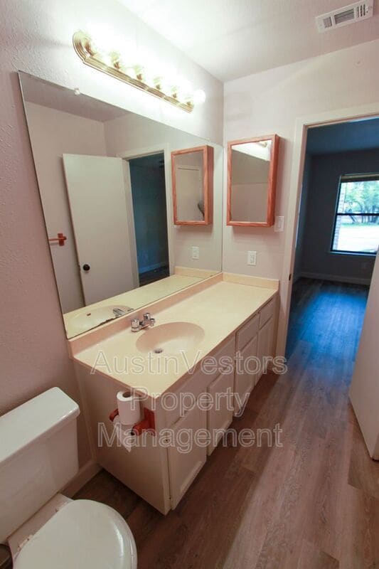 Building Photo - 6505 Columbia Oaks Ct
