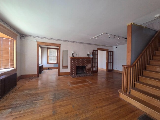 Building Photo - 101 N Broadway