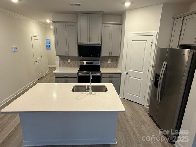 Building Photo - 4113 Smt Wds Dr