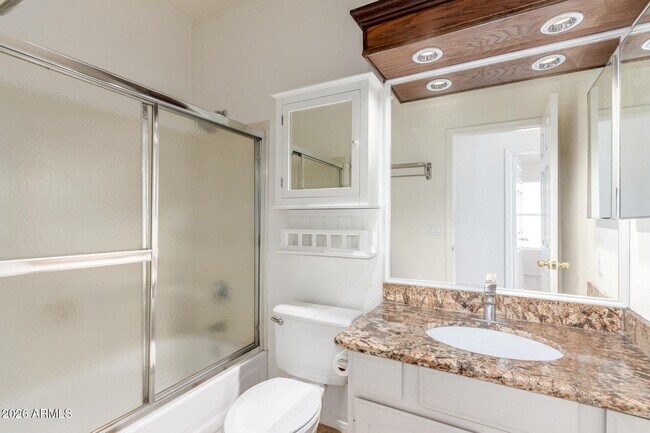 Building Photo - 1629 S Ash Dr