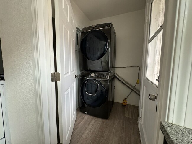 In Unit Washer and Dryer - 3957 Van Ness S Ave