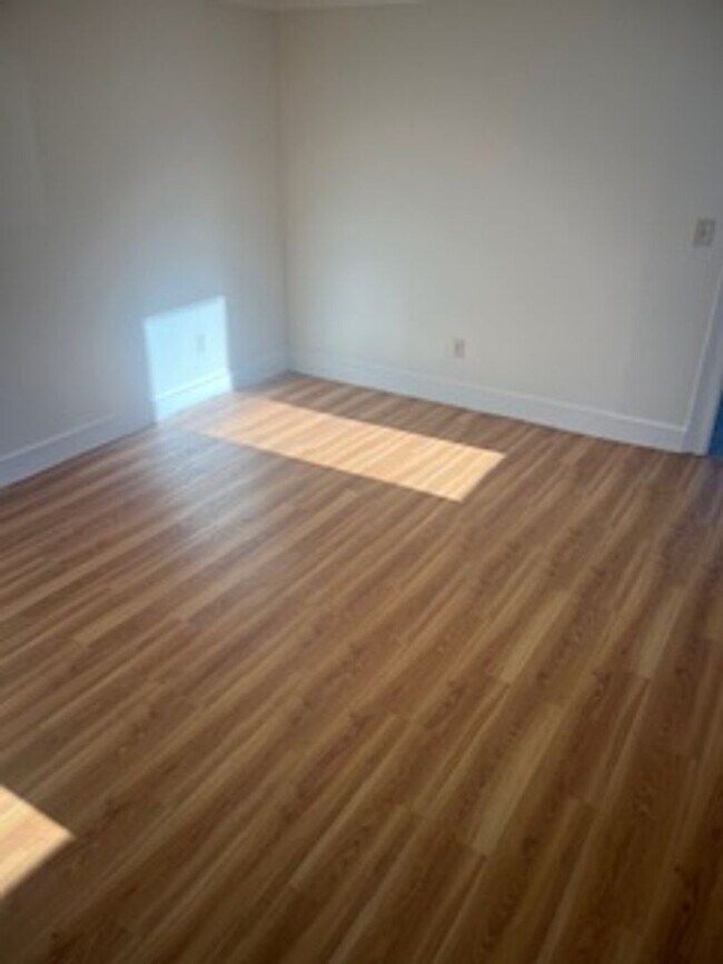 Building Photo - 19 High St