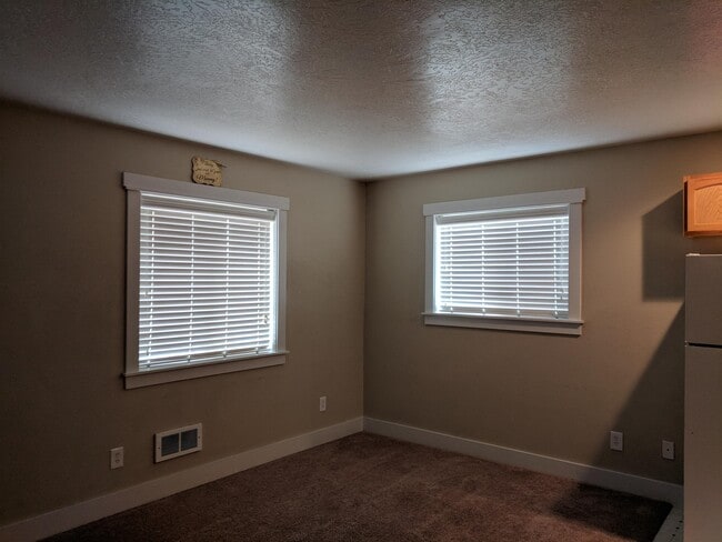 Building Photo - 2 Big River Rd