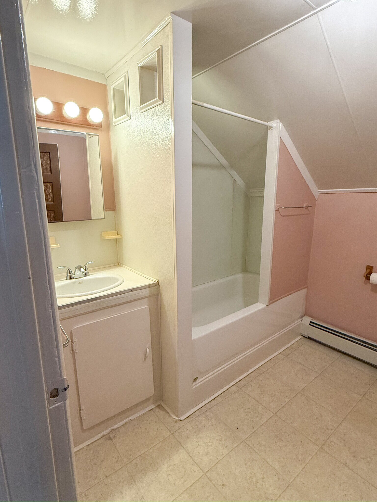 Bathroom - 62 Fourth St