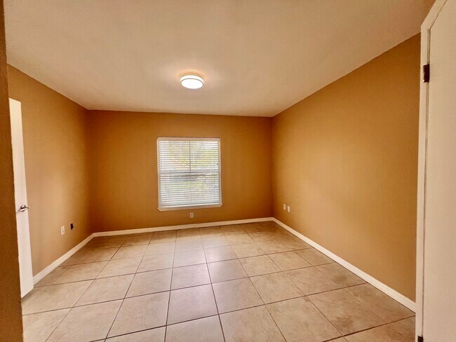 Building Photo - 4863 Via Palm Lakes