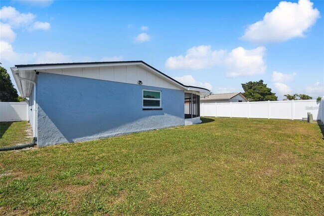 Building Photo - 3600 Umber Rd